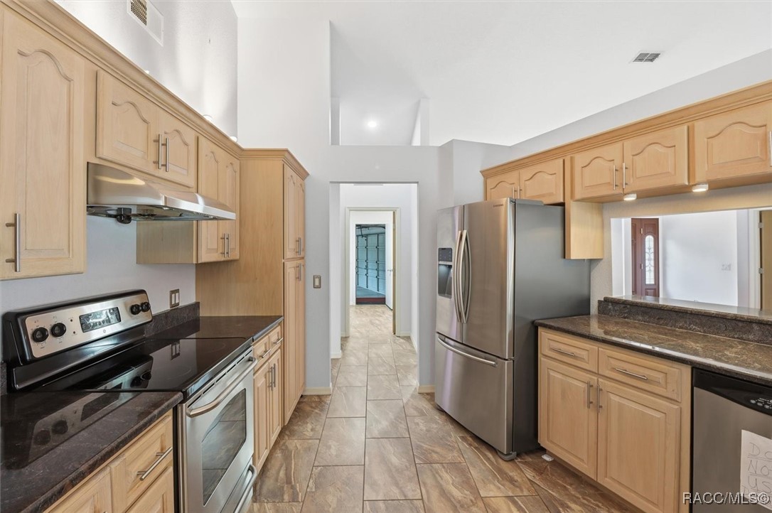 22 Mastic Court W