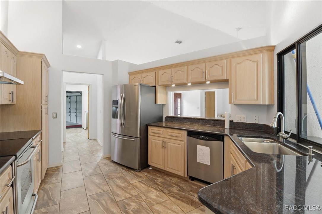 22 Mastic Court W