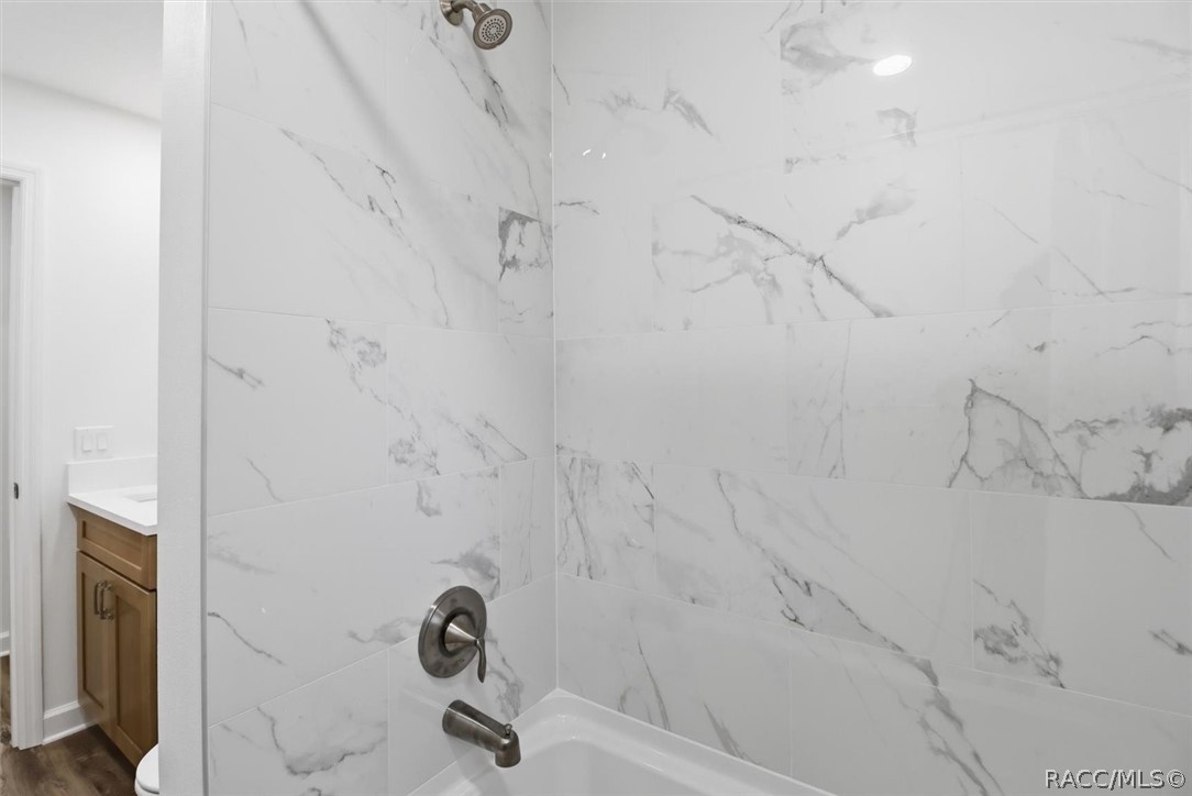 9620 N Goldenbell Way