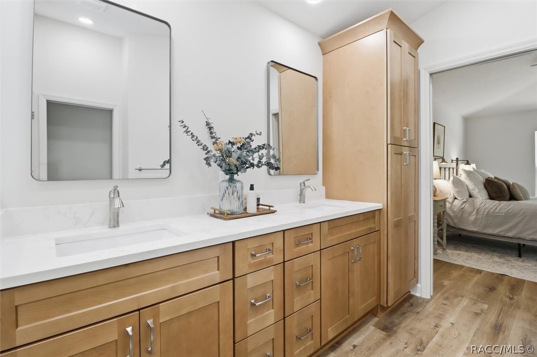 9620 N Goldenbell Way