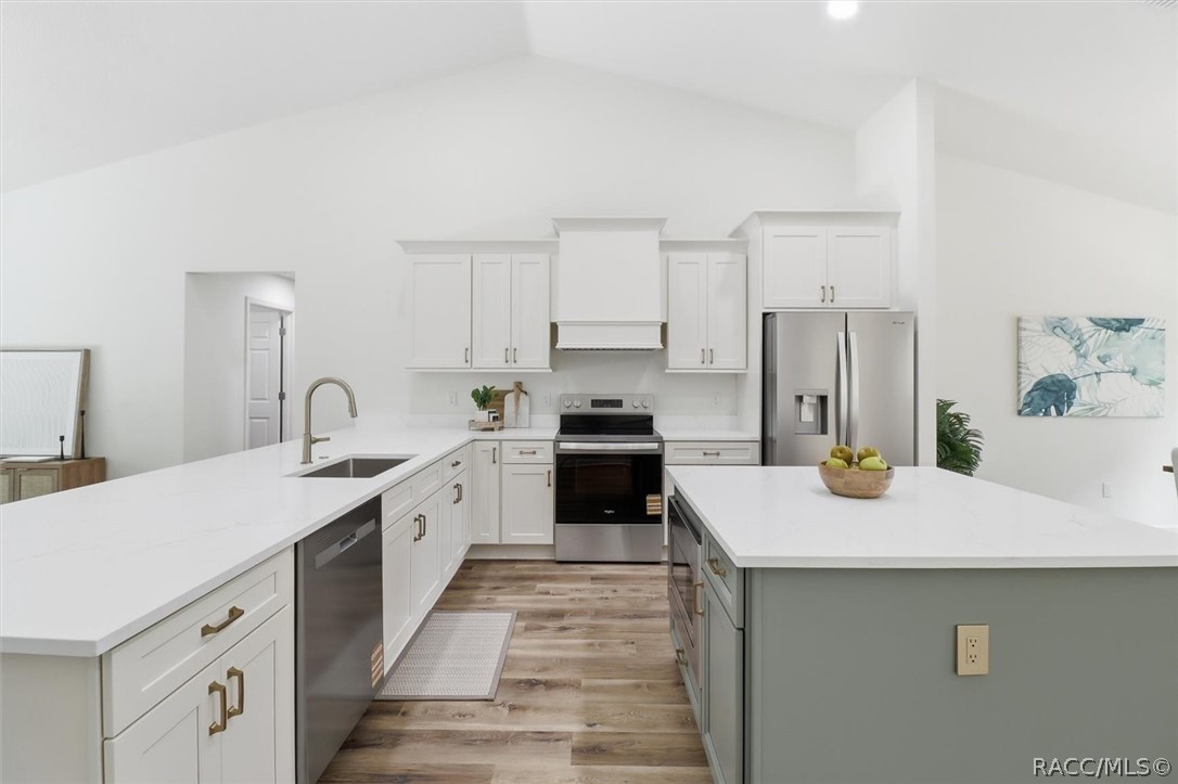 9620 N Goldenbell Way