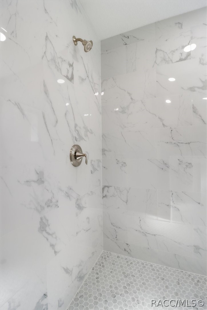 9620 N Goldenbell Way