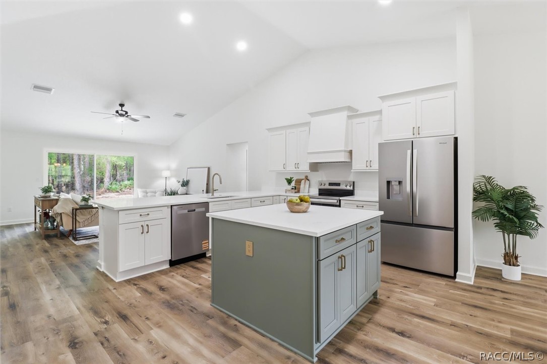 9620 N Goldenbell Way