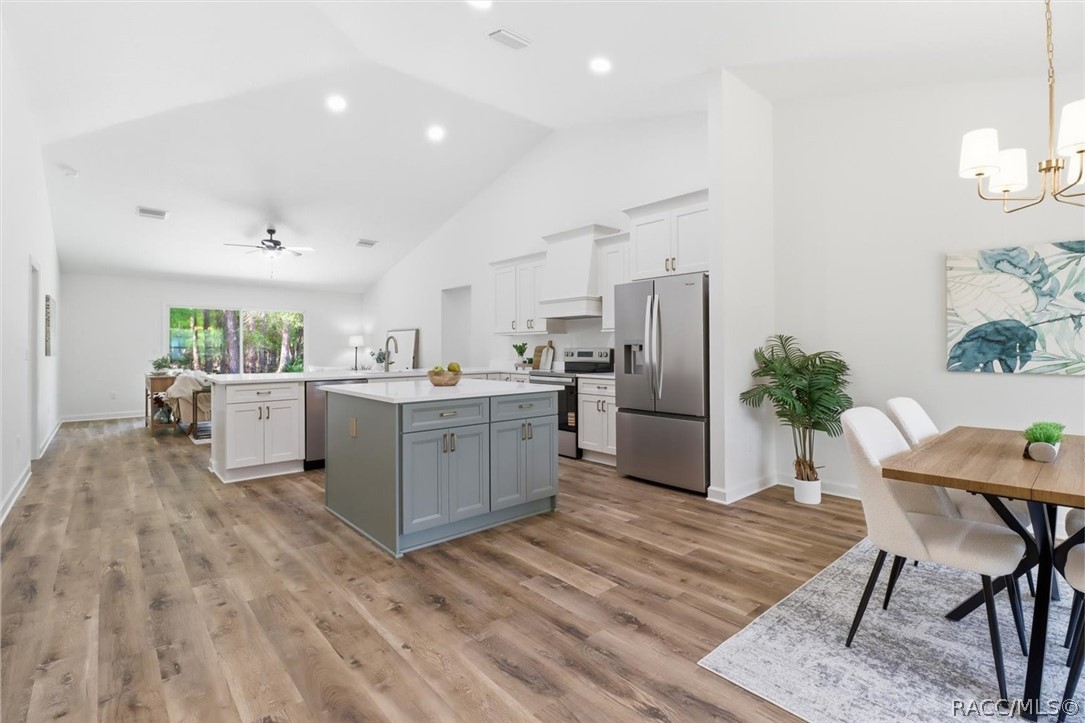 9620 N Goldenbell Way