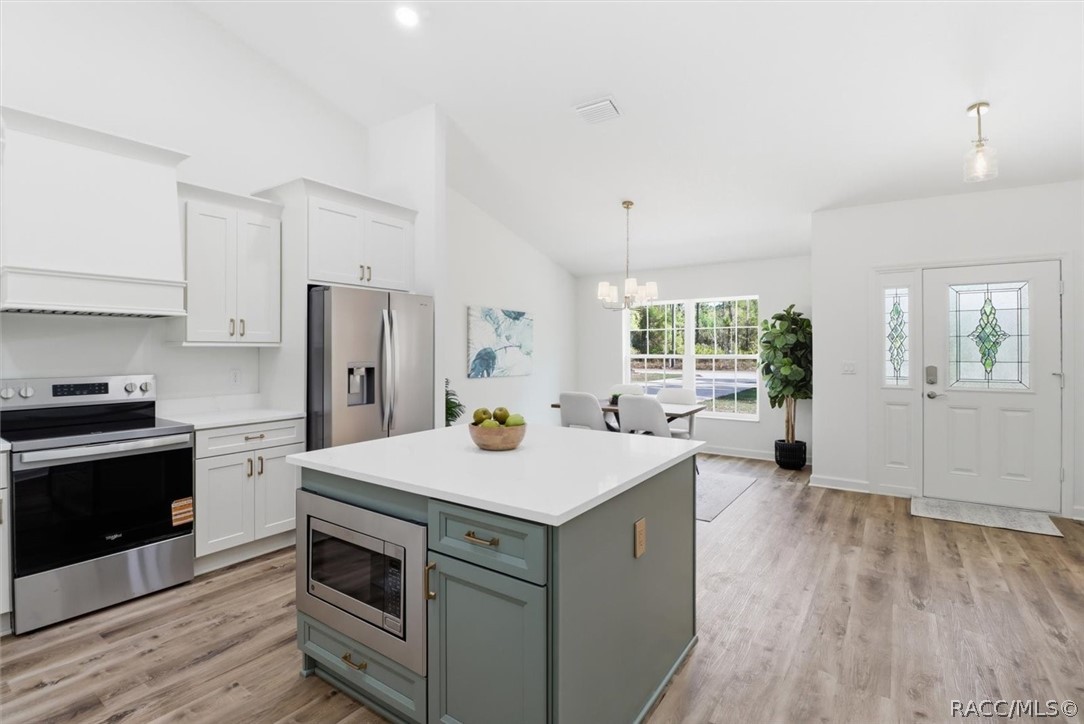 9620 N Goldenbell Way