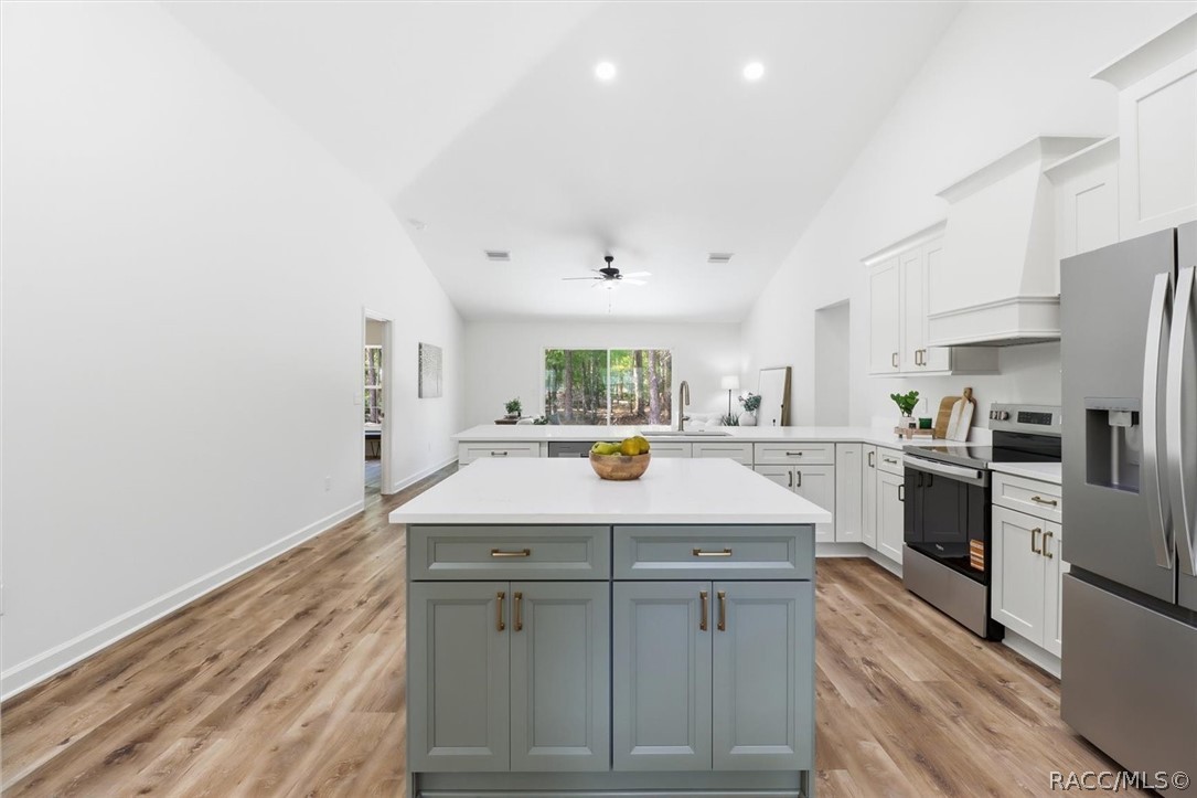 9620 N Goldenbell Way