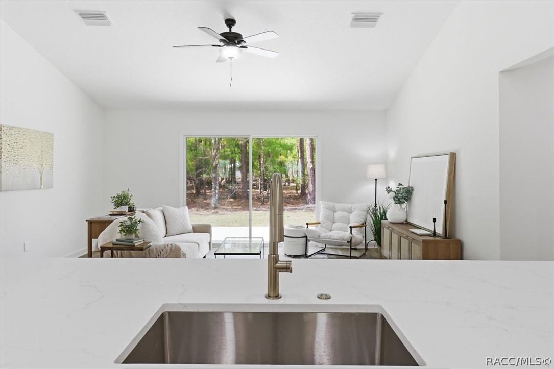 9620 N Goldenbell Way