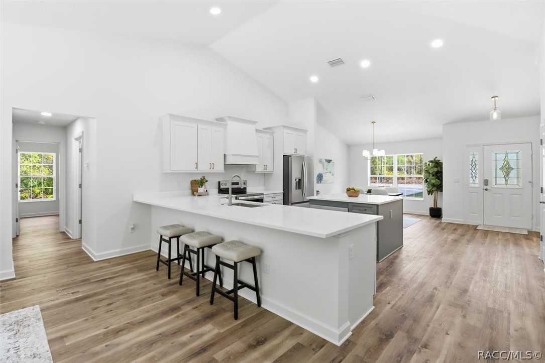 9620 N Goldenbell Way