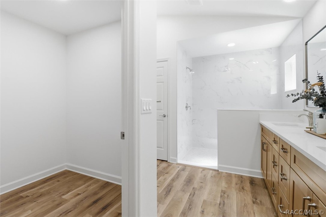 9620 N Goldenbell Way