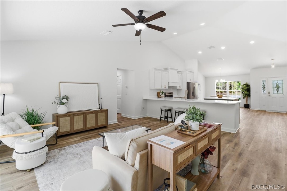 9620 N Goldenbell Way