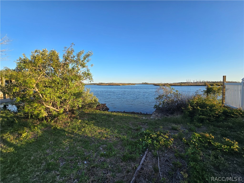 7472 W Thunderbird Island