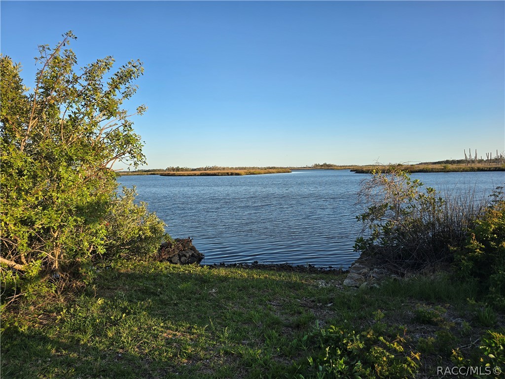 7472 W Thunderbird Island