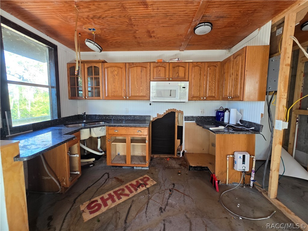 7472 W Thunderbird Island