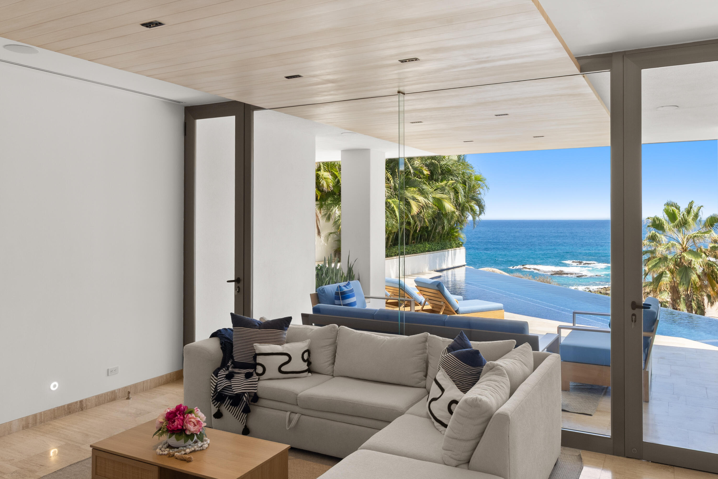 17 Playa del Rey, Villa Del Rey