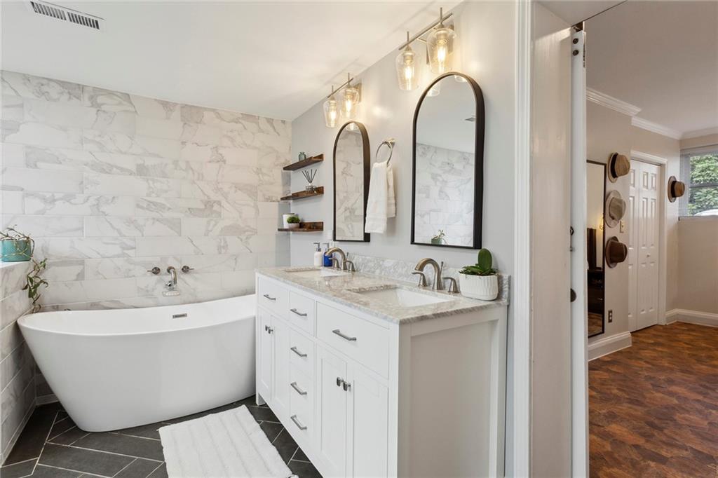 3438 Creatwood Trail