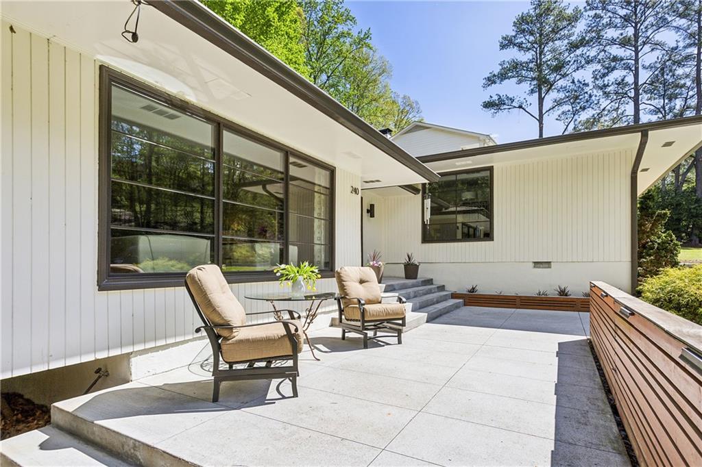 240 W Spalding Drive