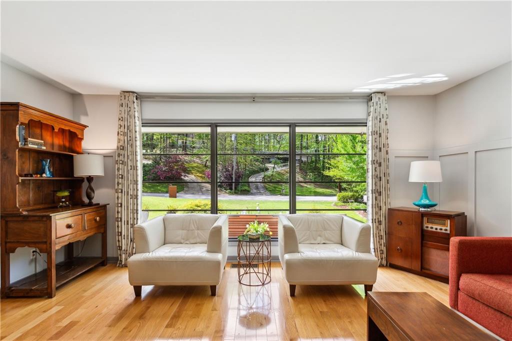 240 W Spalding Drive