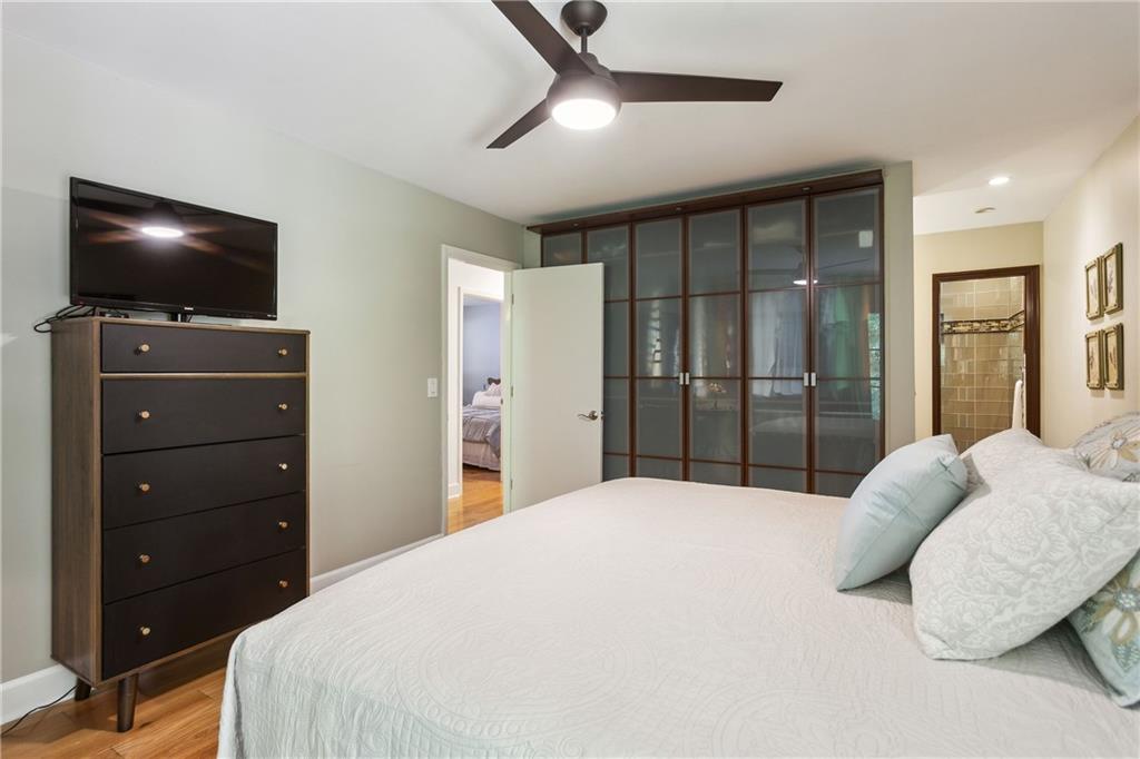 240 W Spalding Drive