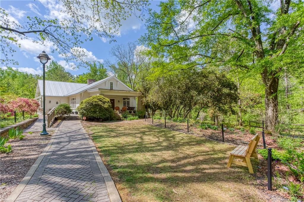 240 W Spalding Drive