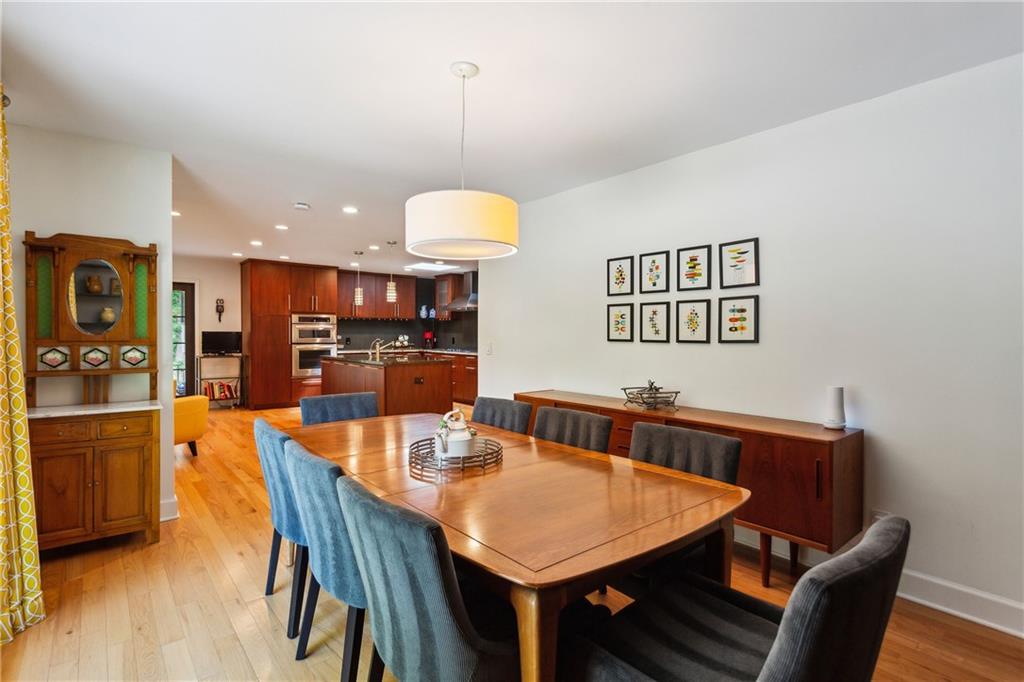 240 W Spalding Drive
