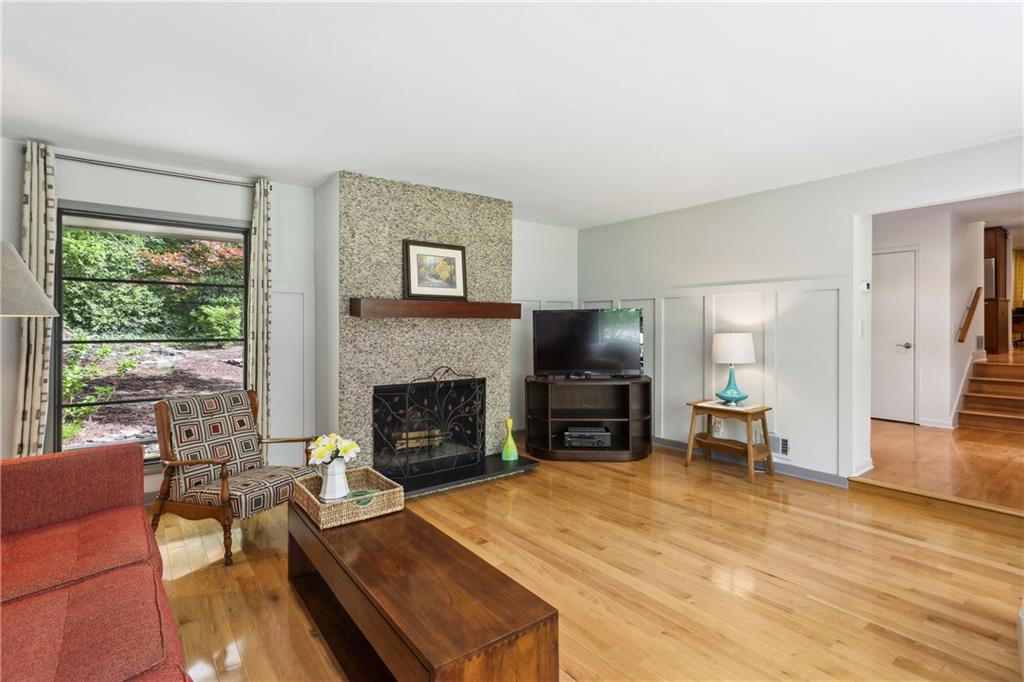 240 W Spalding Drive