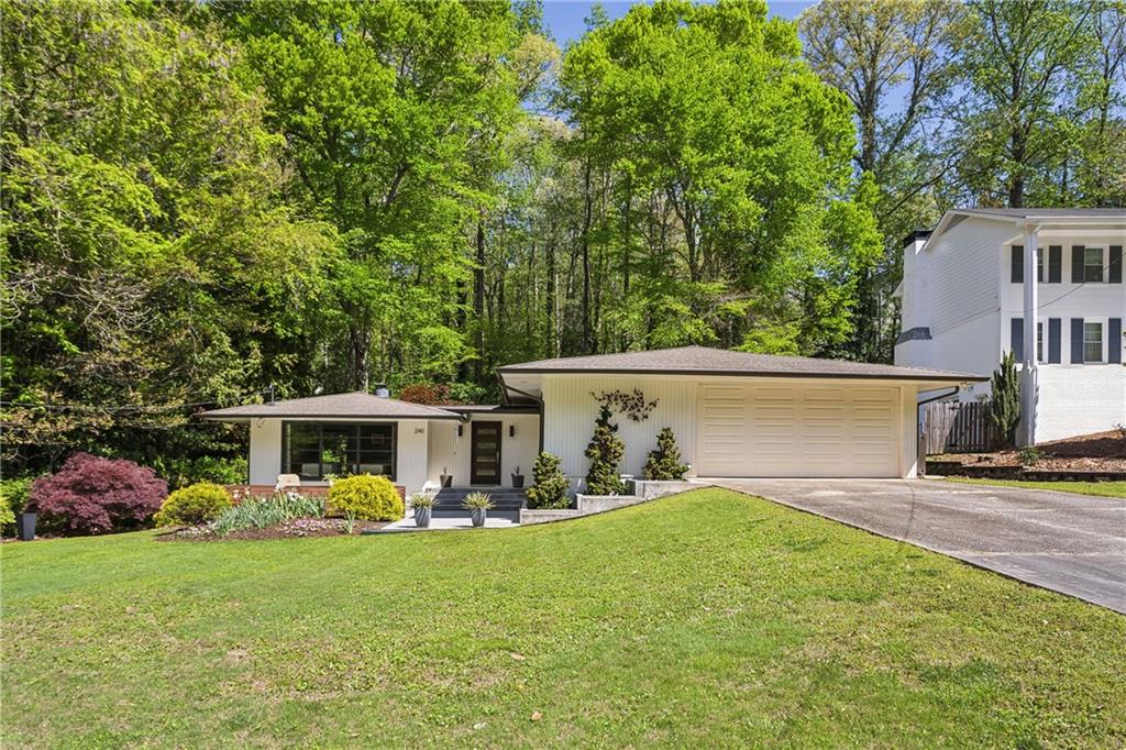 240 W Spalding Drive
