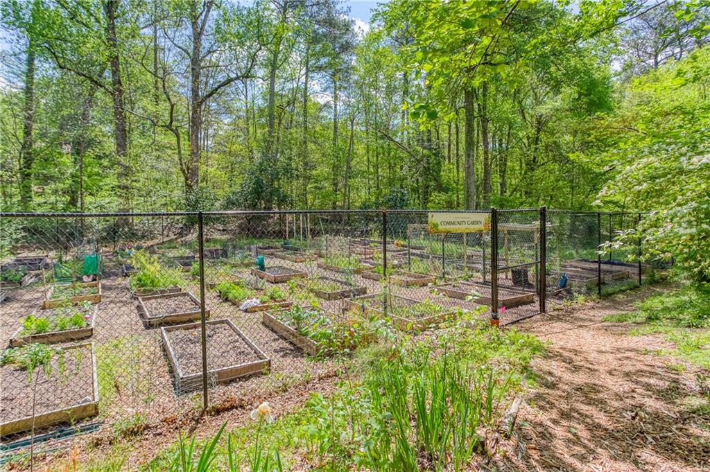 240 W Spalding Drive