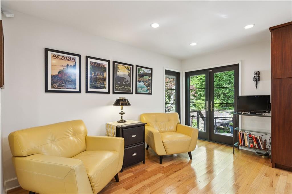 240 W Spalding Drive