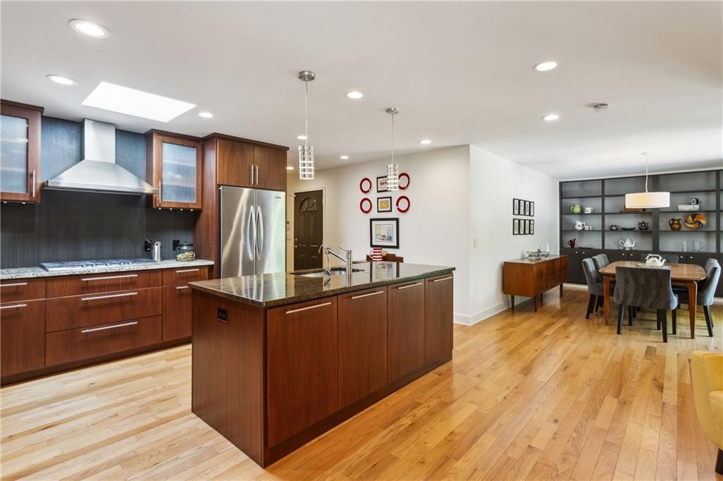 240 W Spalding Drive