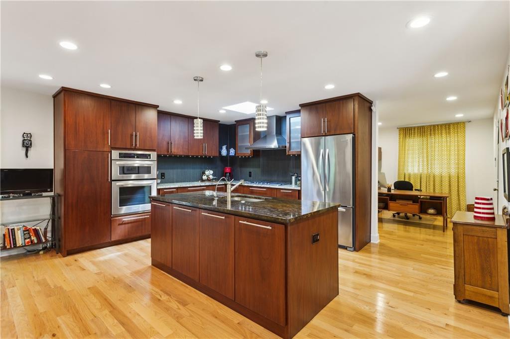 240 W Spalding Drive