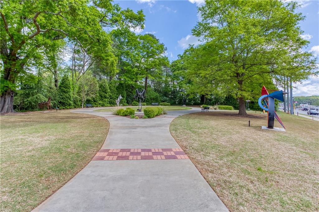 240 W Spalding Drive