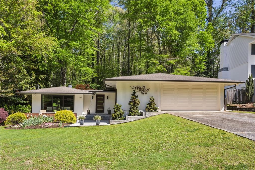 240 W Spalding Drive
