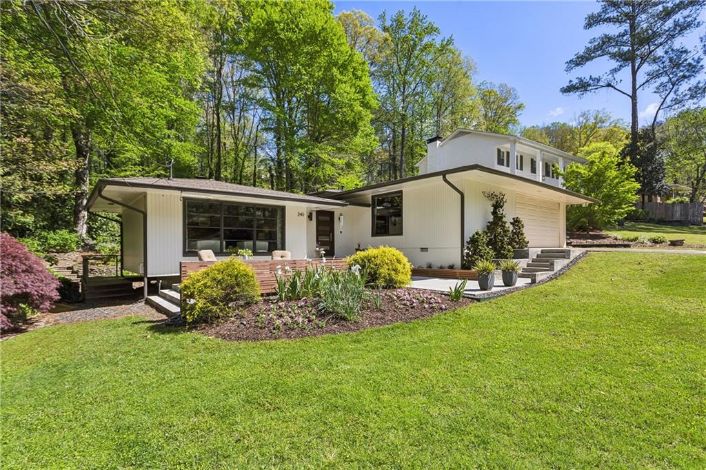 240 W Spalding Drive