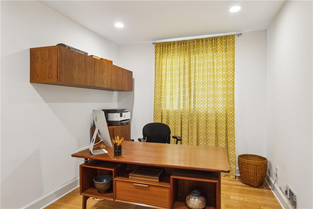 240 W Spalding Drive