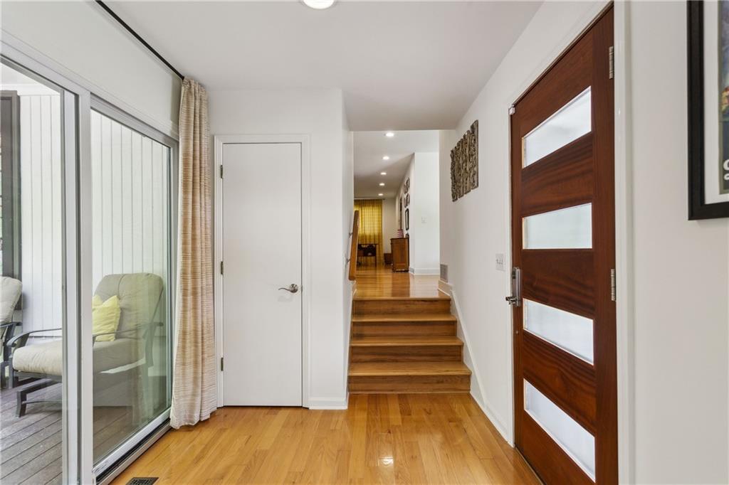 240 W Spalding Drive