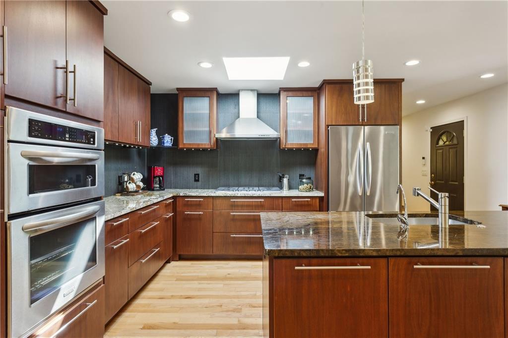 240 W Spalding Drive