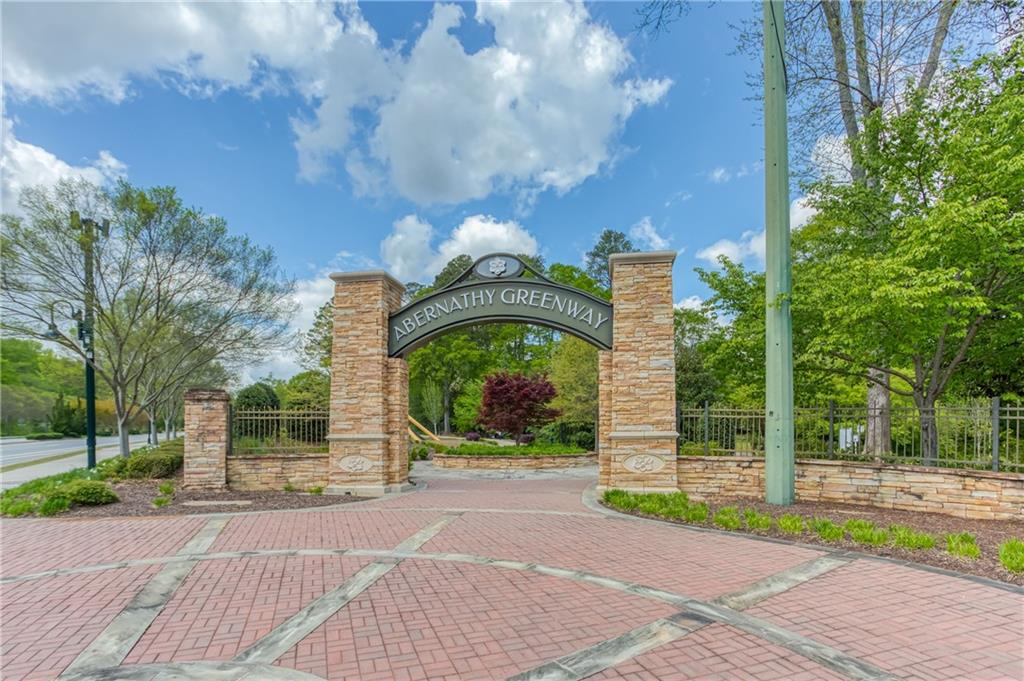 240 W Spalding Drive