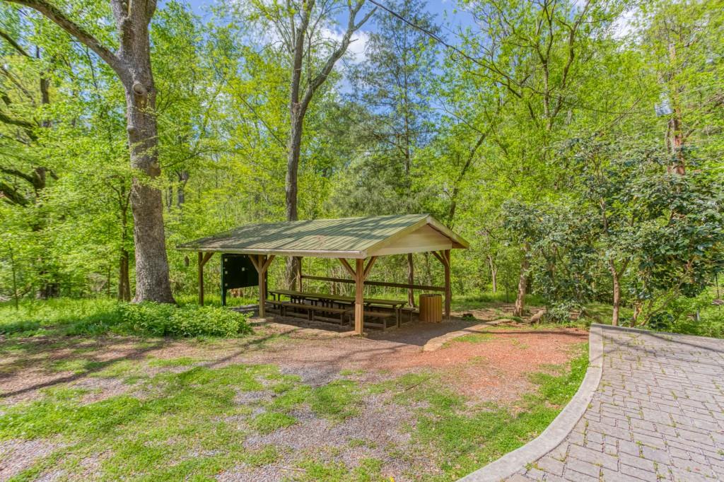 390 W Spalding Drive