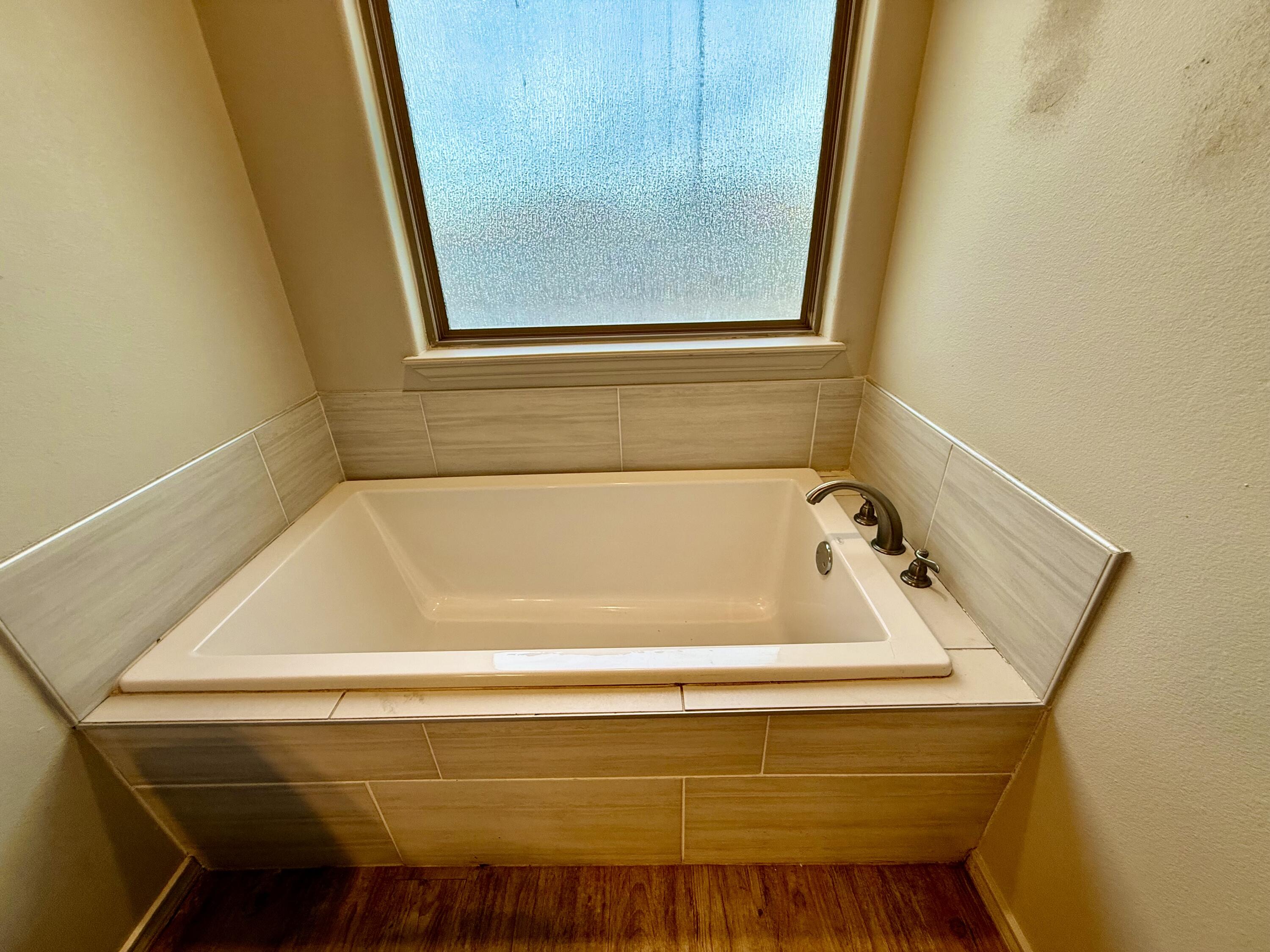 909 Manchester Court