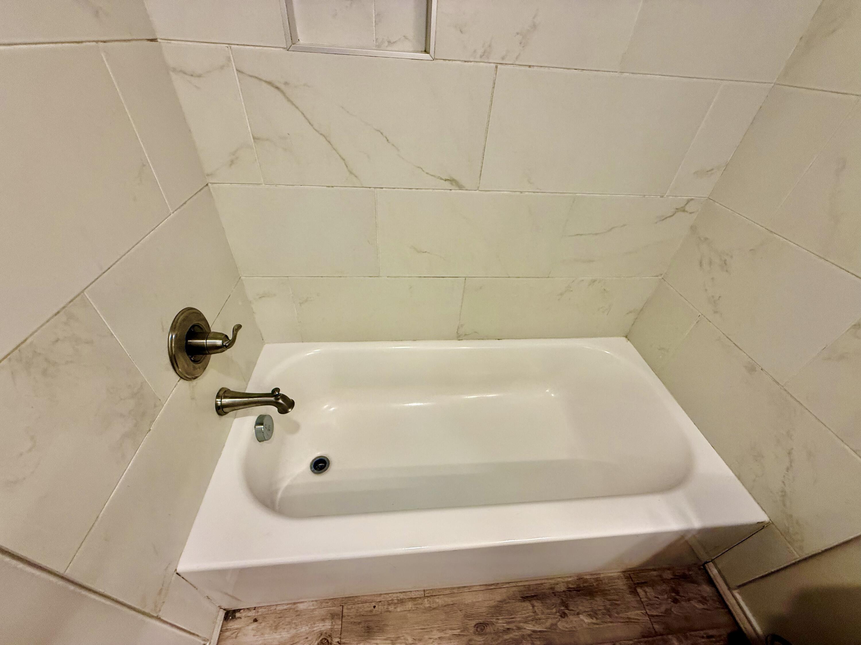 909 Manchester Court