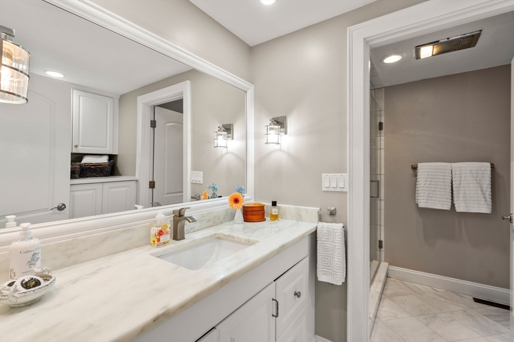 11 Oak St # 16