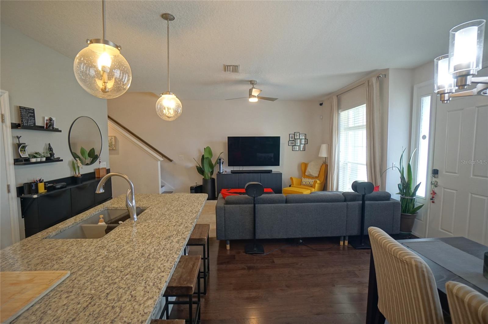 115 N ARRAWANA AVE #8