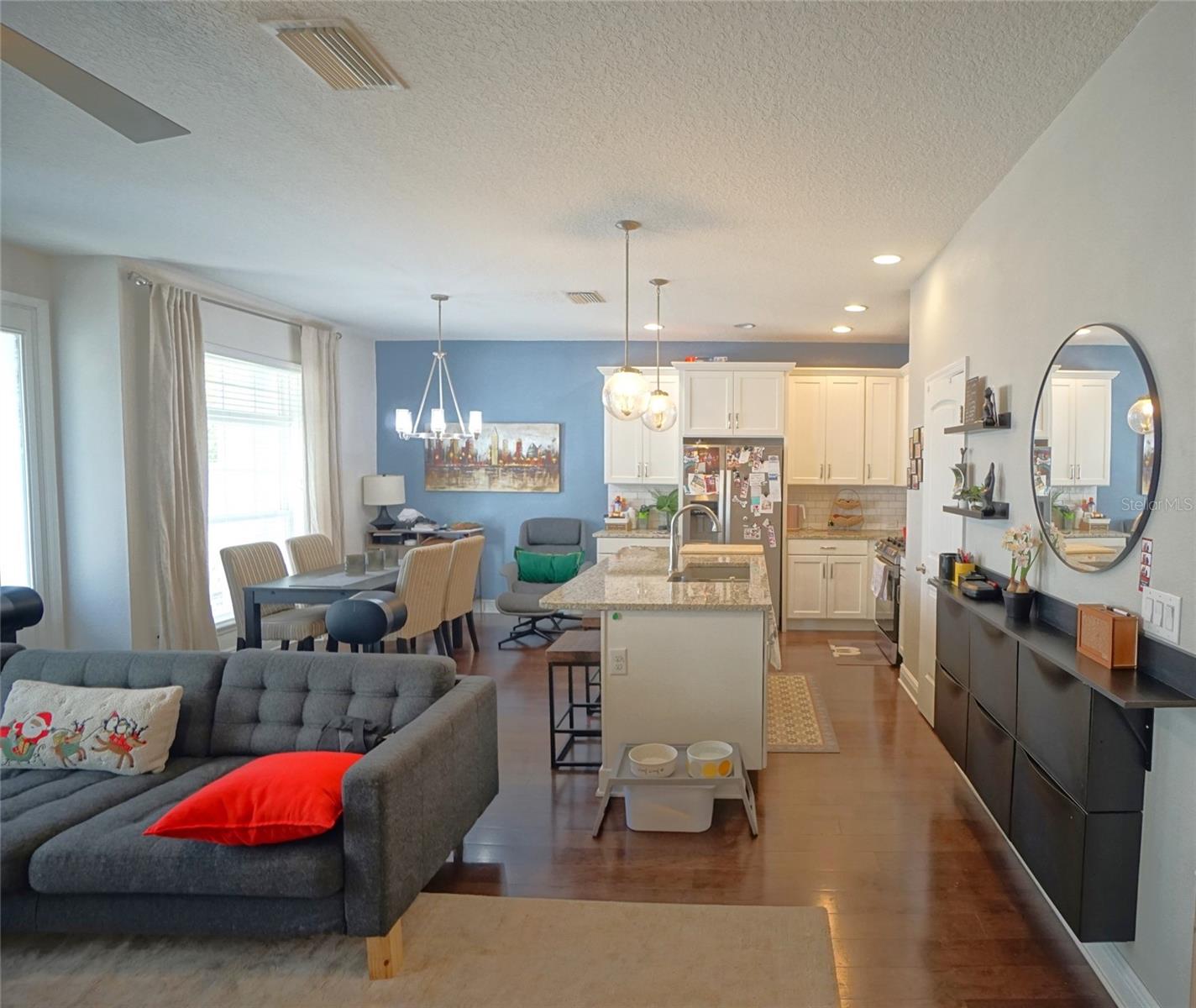 115 N ARRAWANA AVE #8