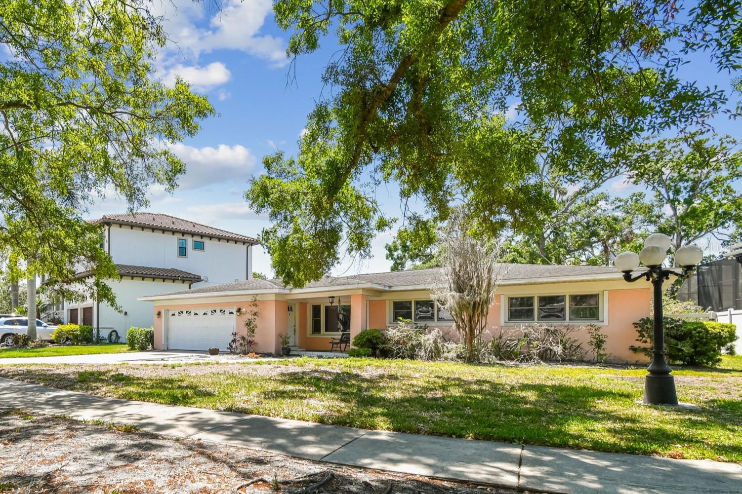 2607 S BRYANT CIR