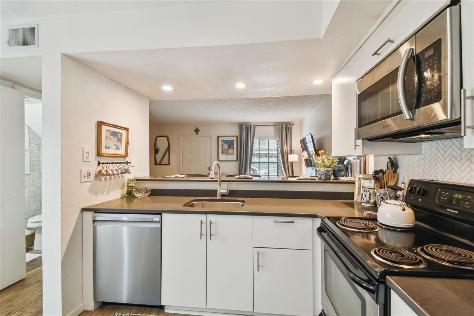 310 S DELAWARE AVE #F