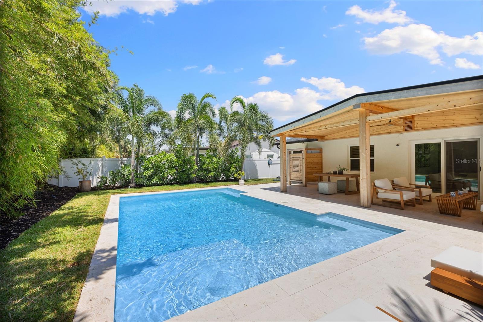 4618 BAYSHORE BLVD NE