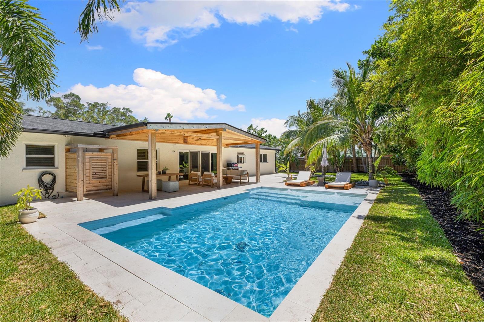 4618 BAYSHORE BLVD NE