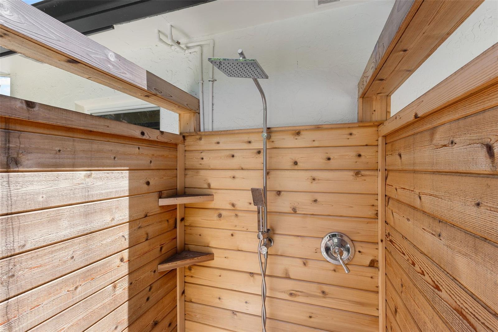 4618 BAYSHORE BLVD NE