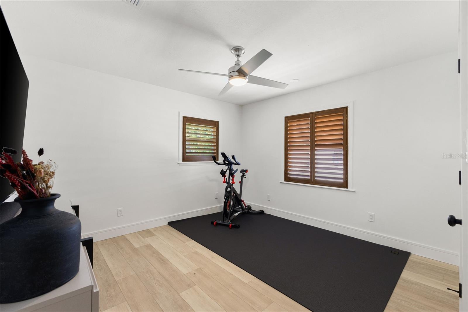 4618 BAYSHORE BLVD NE