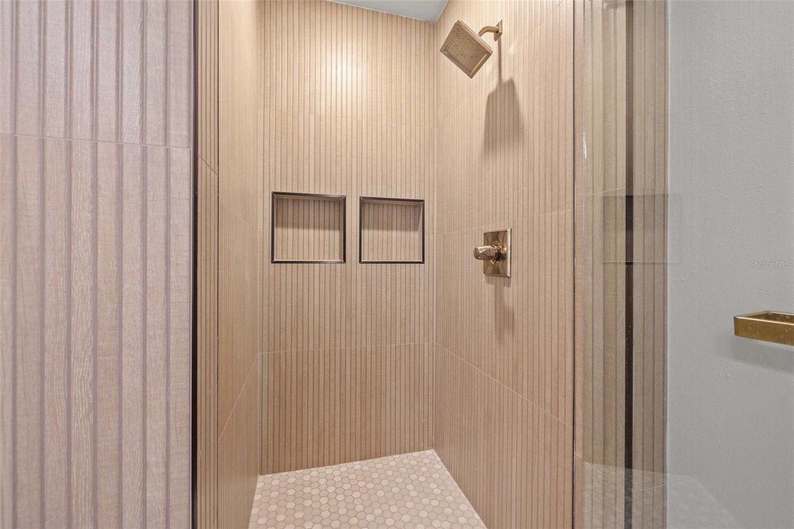 4618 BAYSHORE BLVD NE